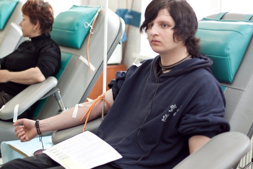 58 студентов медуниверситета Владивостока получили свидетельства о "Донорском совершеннолетии"